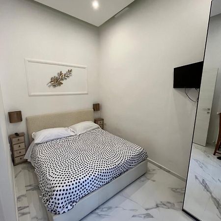 Luisa'S Apartment Наполи Екстериор снимка