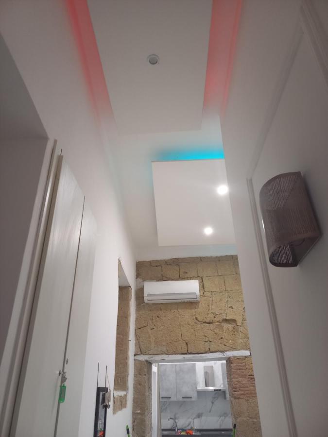 Luisa'S Apartment Наполи Екстериор снимка