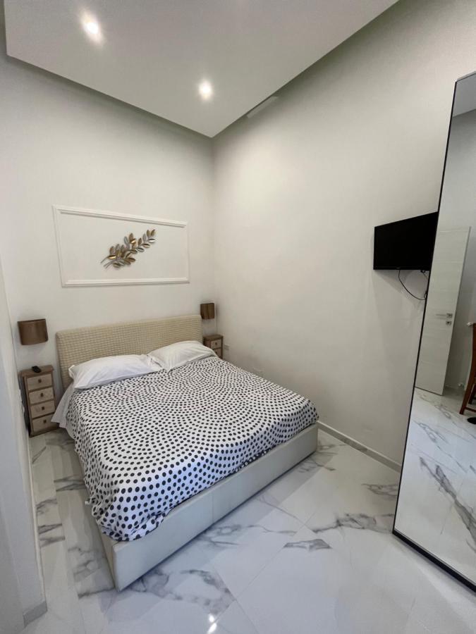 Luisa'S Apartment Наполи Екстериор снимка