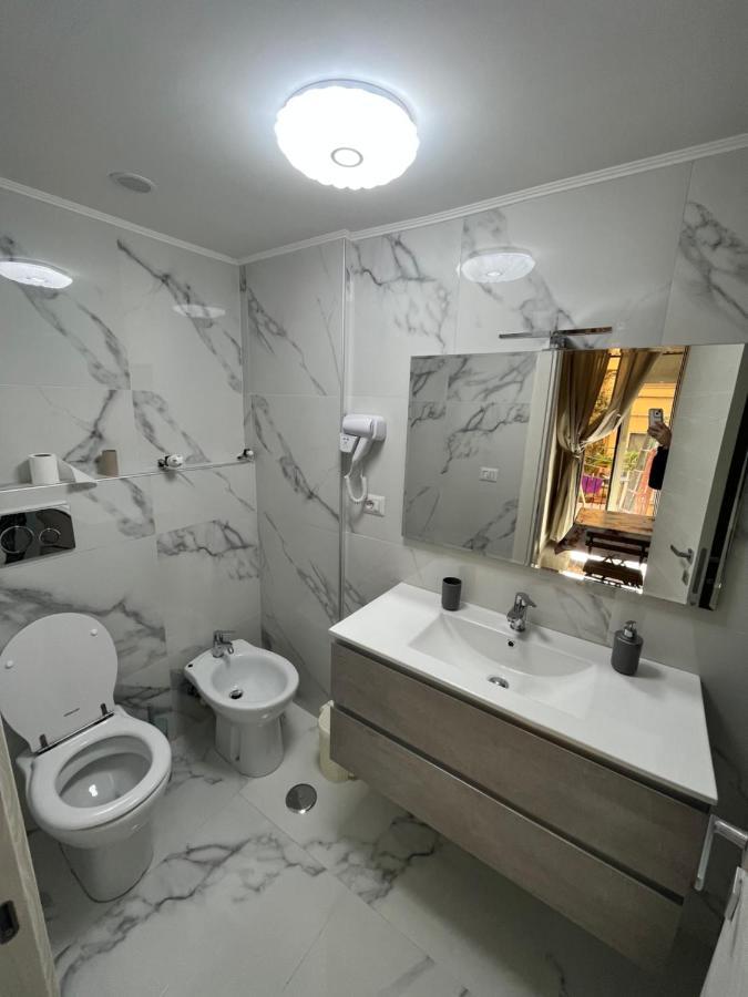 Luisa'S Apartment Наполи Екстериор снимка
